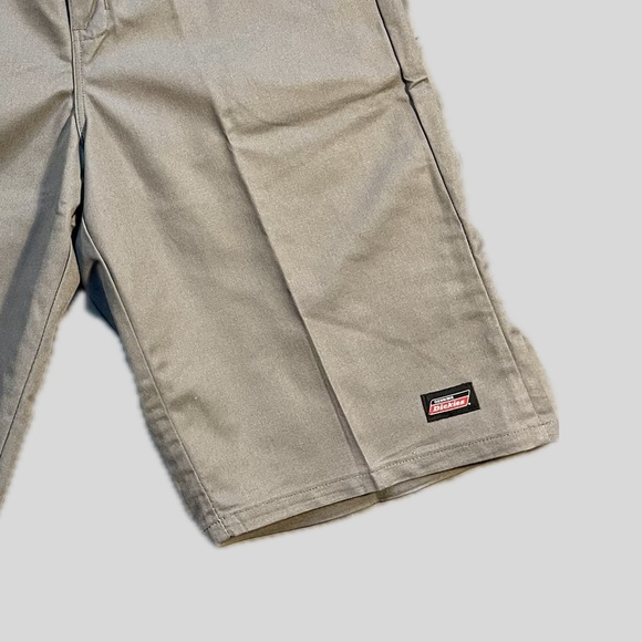 Men’s Gray Genuine Dickies Loose Fit Flat Front Work Shorts Size 34 - Picture 2 of 6